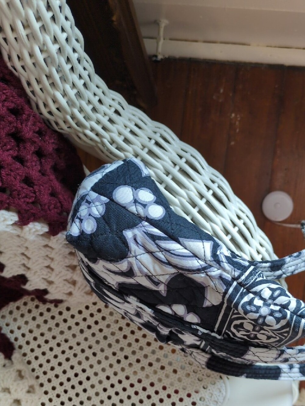Black & White Quilted Floral Pattern Tote Bag - Picture 6 of 9